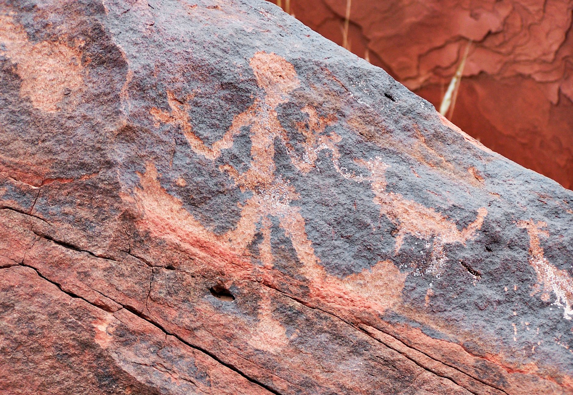 A pecked figure at Ngajarli Gorge, one of thousands documented across the site's boardwalk loop.