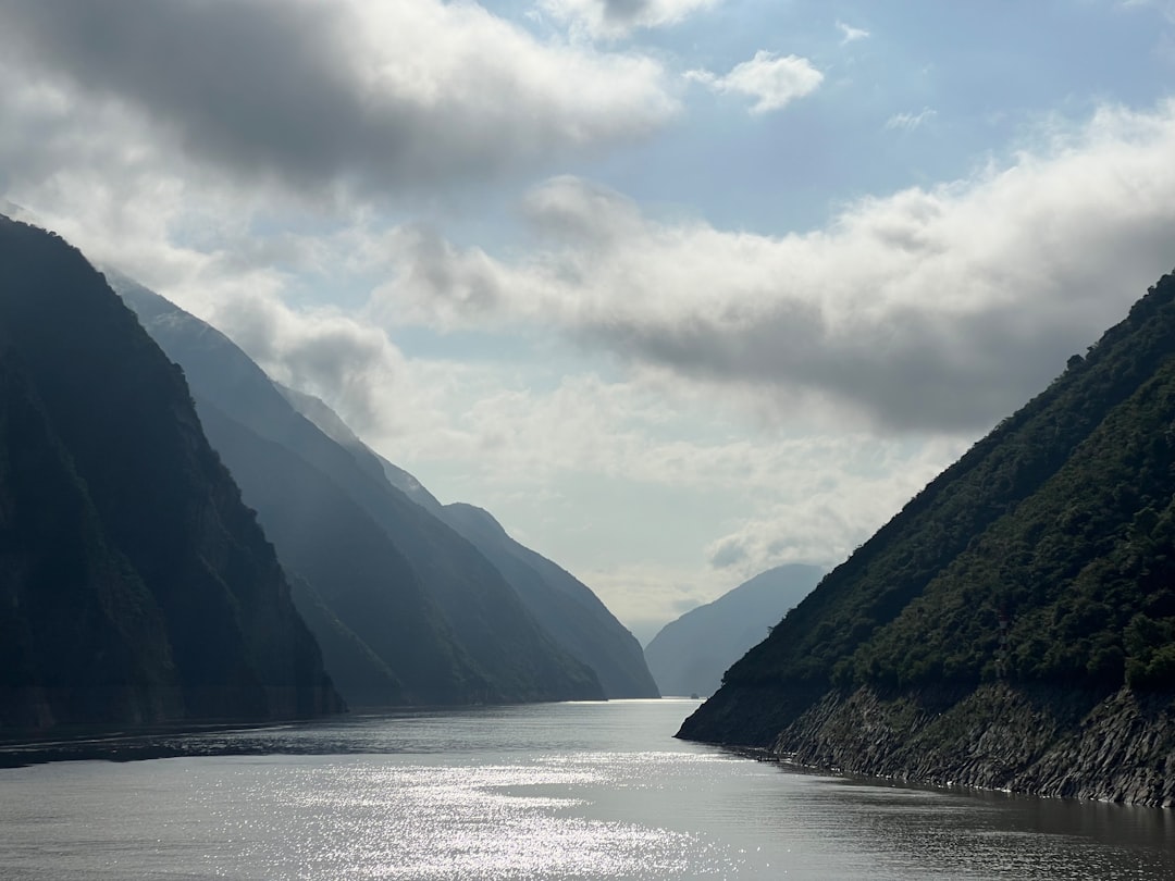 Cruise ship passing through the misty cliffs of Wu Gorge on the Yangtze River