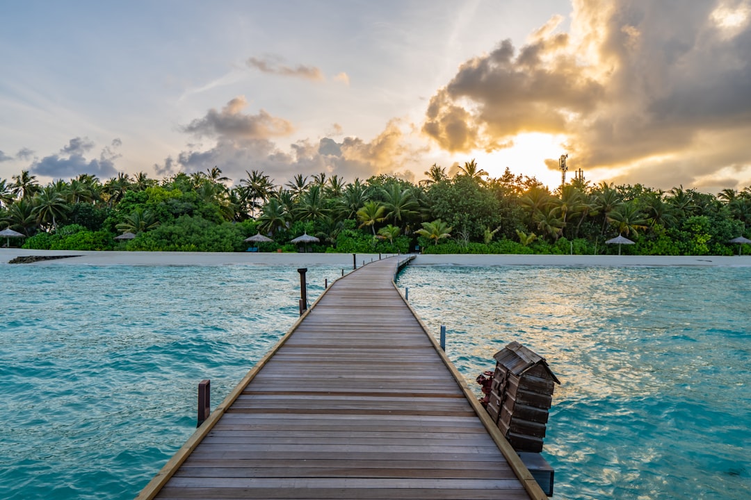 December sunsets extend beyond 18:15, offering lengthy golden-hour windows for photography and evening swims without urgency.