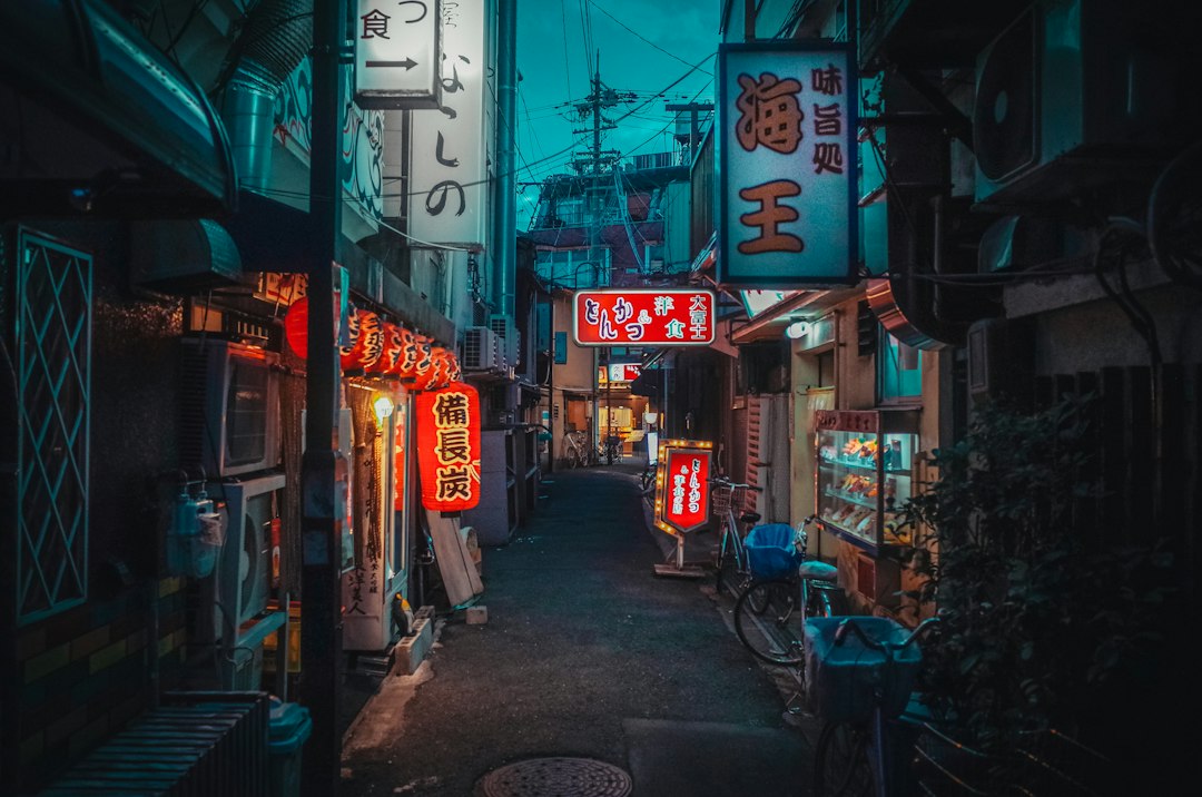 A Late-Night Food Crawl Through Dotonbori and Kuromon Market, Osaka
