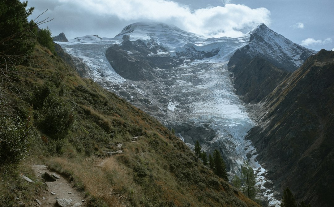 Valle Francés — The Hanging Glaciers of the Cuernos