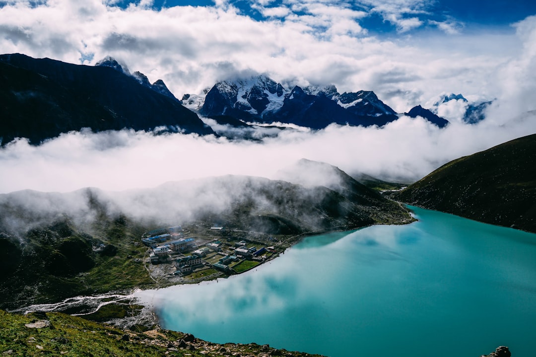 Pisang to Manang, and an acclimatization day at Gangapurna Lake