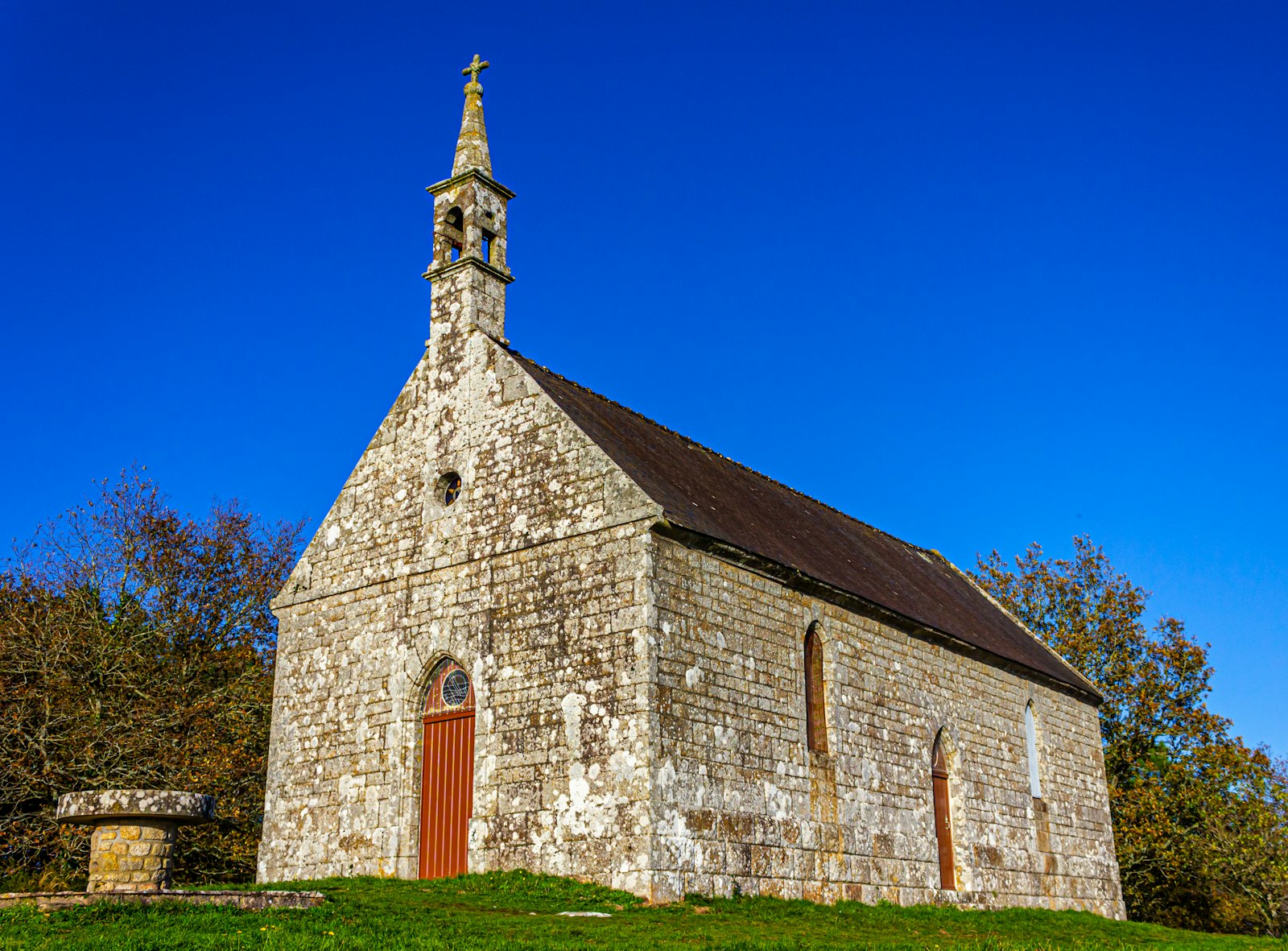 Église Sainte-Famille on Île d'Orléans, consecrated in 1749 and among the province's oldest parish churches.