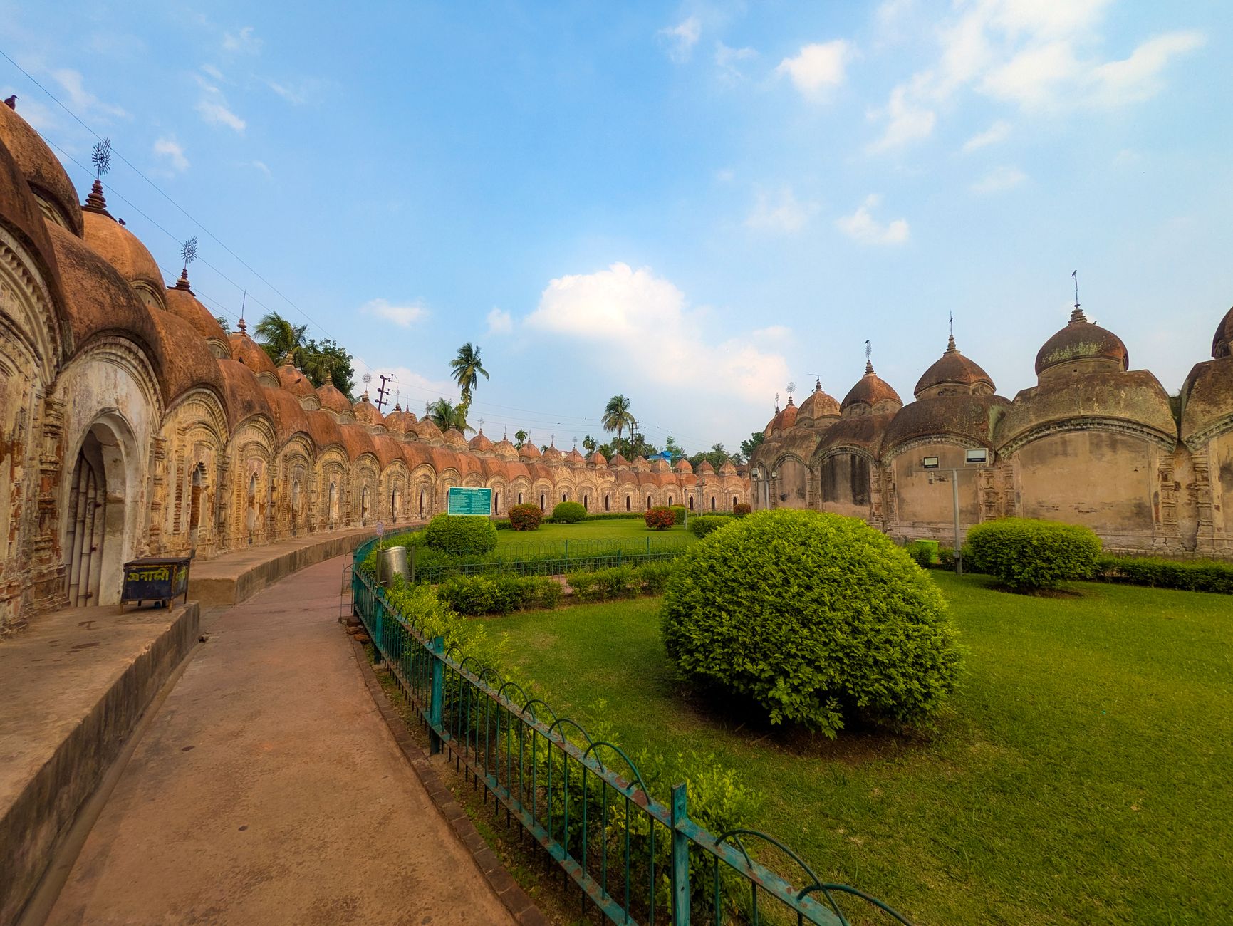 The Terracotta Temple Cluster at Kalna