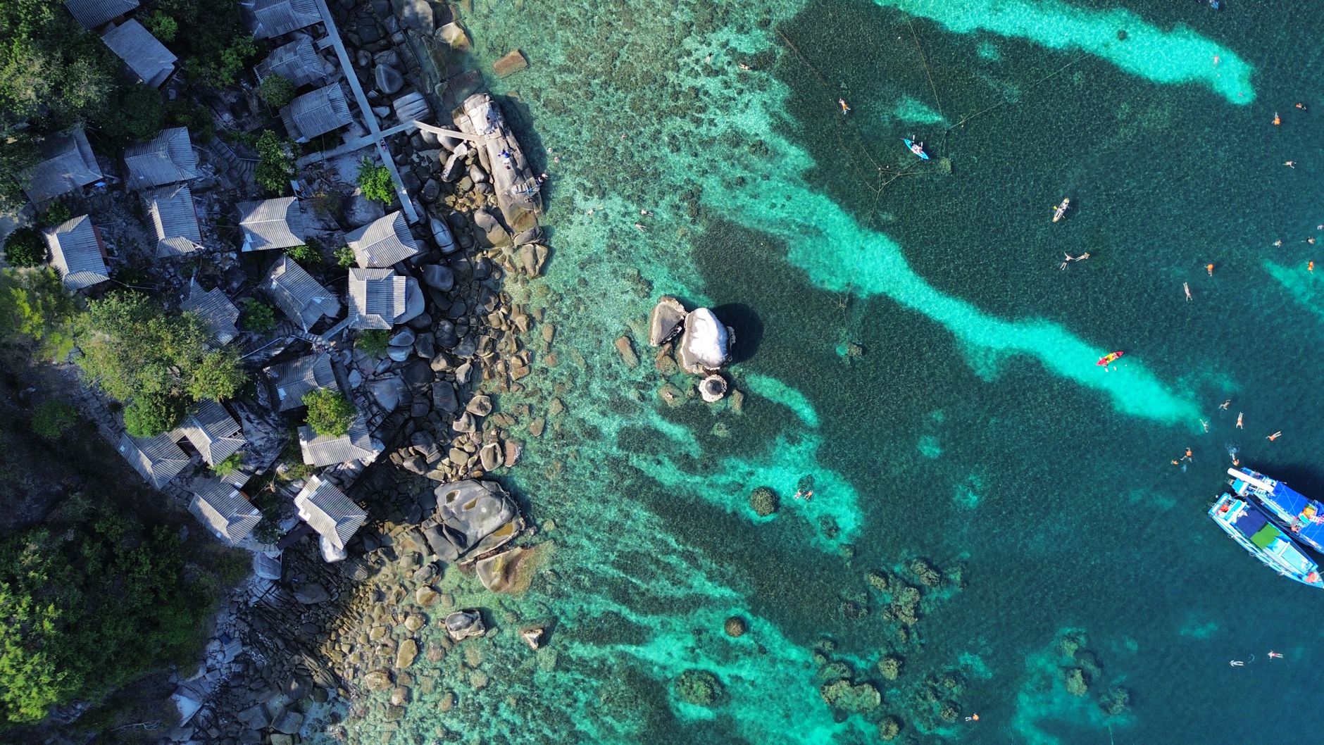 Koh Haa's clear water and limestone islets, a common day-trip stop from Koh Lanta's piers.