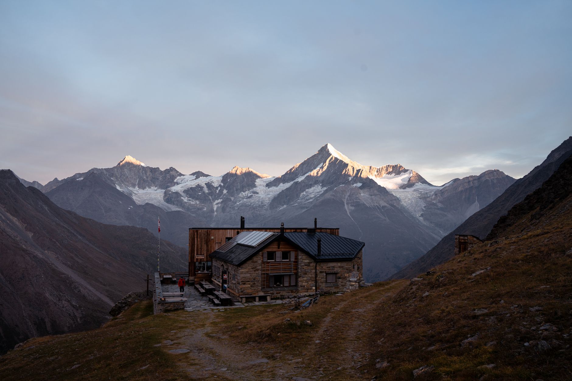 Smaller groups and quieter nights at alpine huts create space for unhurried meals and conversation with mountain keepers.