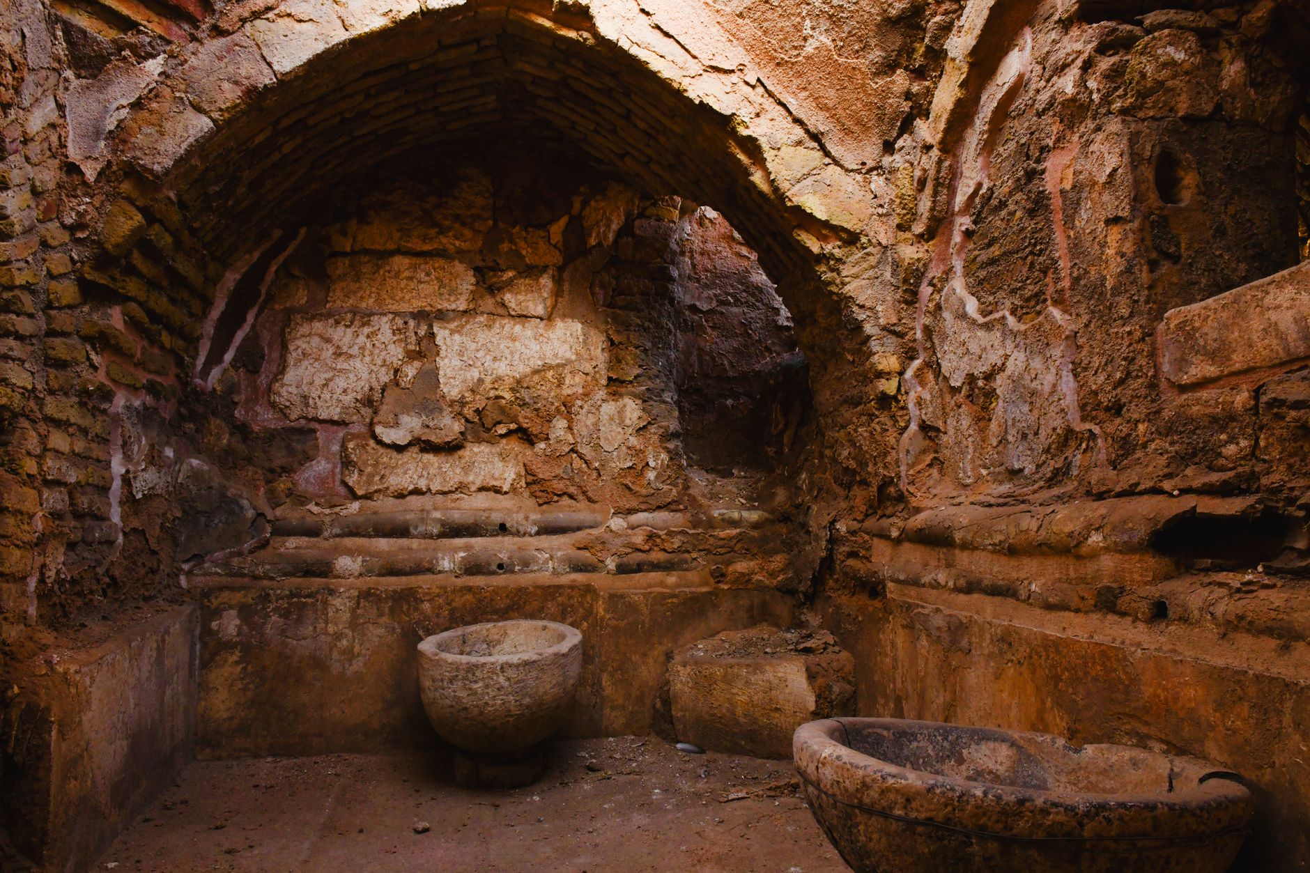The heated marble slab at Çemberlitaş Hamamı, built in 1584.