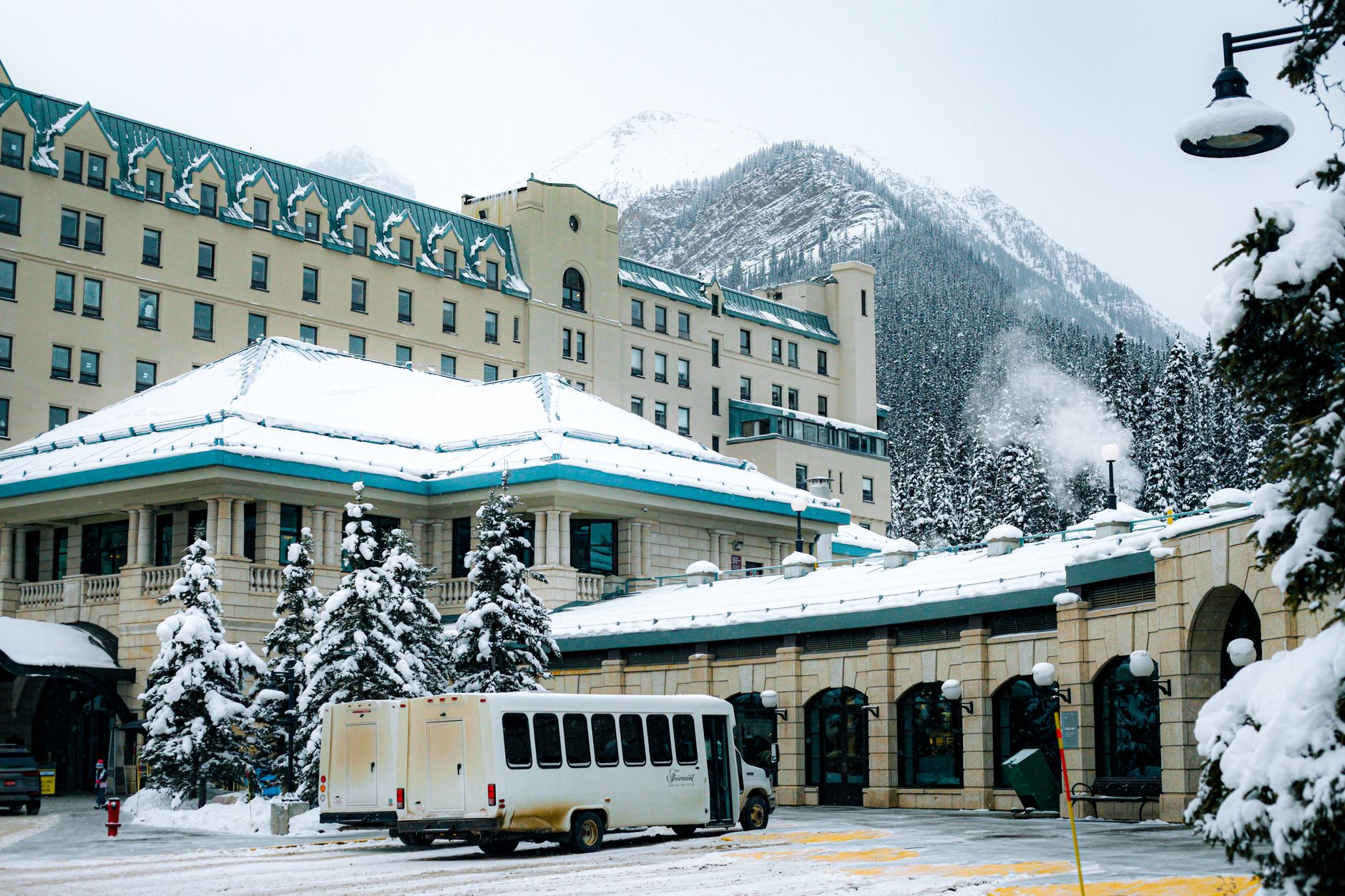 The Lake Louise Ski Resort gondola runs through winter, roughly a 10–15 minute shuttle from the village lodges.