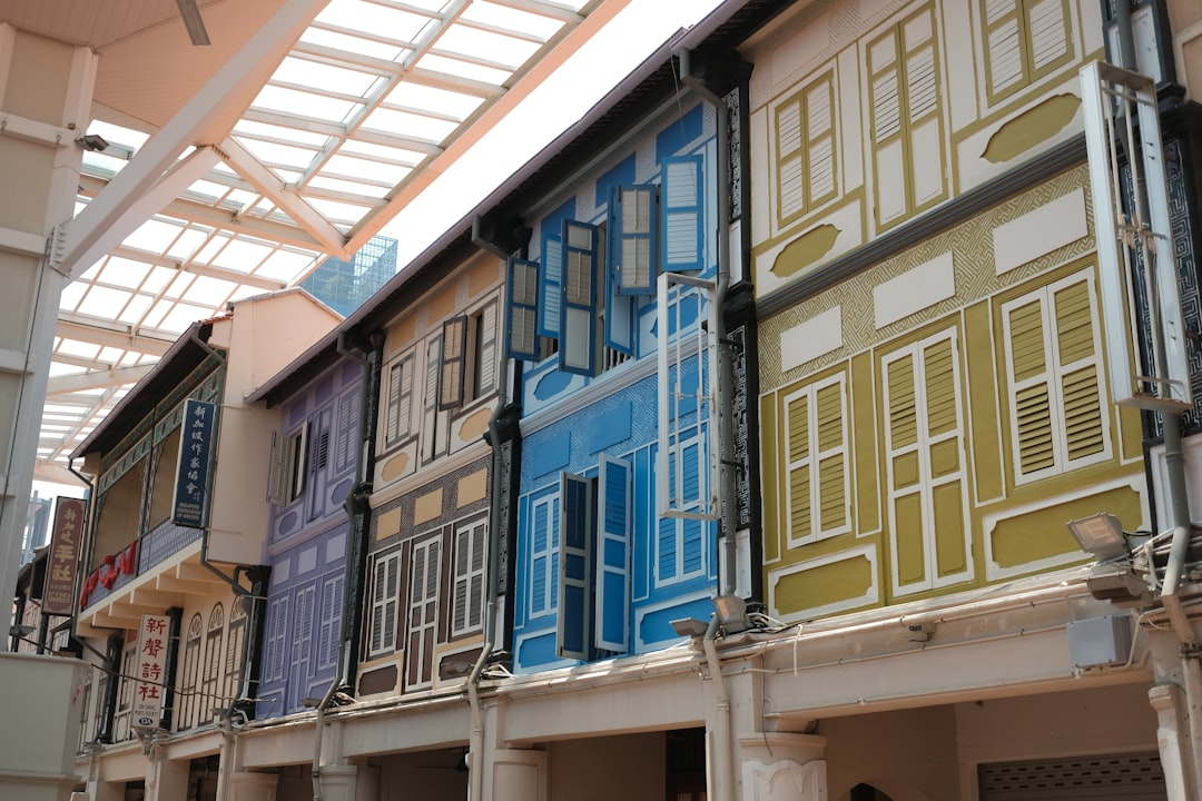 Tiong Bahru's Art Deco Streets and Early-Morning Market